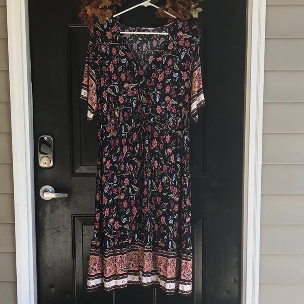 If you are looking for a cute fall dress…..this is it!!   Size XL. NWOT.